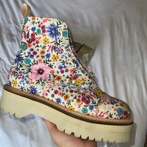 Dr.Martens floral platform boots